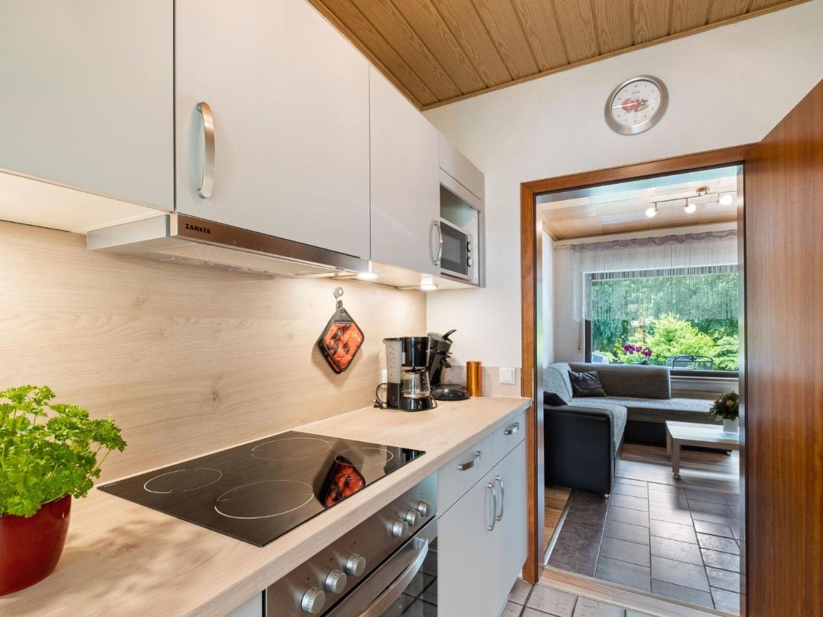 Idyllic Bungalow In Feusdorf With Forest View Rom bilde
