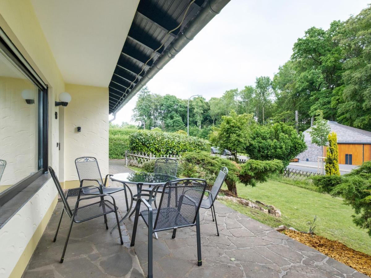 Idyllic Bungalow In Feusdorf With Forest View Rom bilde