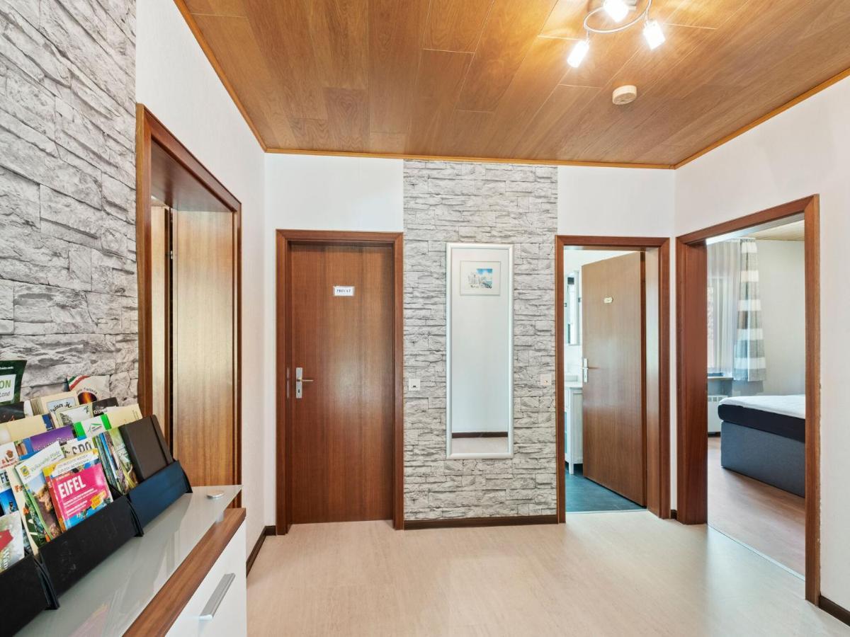 Idyllic Bungalow In Feusdorf With Forest View Rom bilde